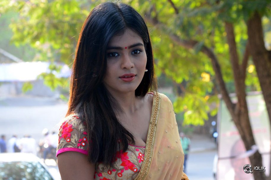 Hebah-Patel-at-Nenu-Naa-Boy-Friends-Movie-Opening